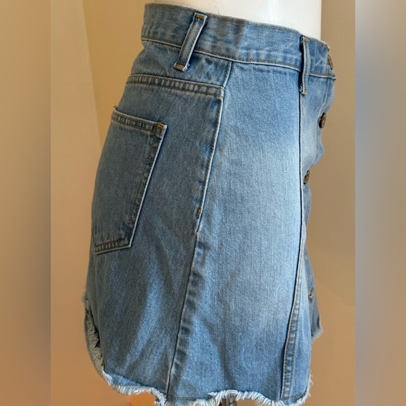 Forever 21 Mini Light Blue Jean Skirt Front Button Closure Back Pockets SZ XS - Picture 3 of 7